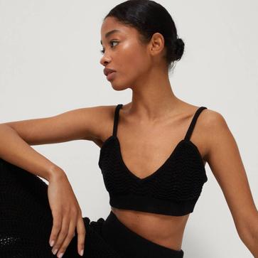 Imagen secundaria 1 - El punto también se lleva en primavera y con estas comodísimas y bonitas prendas de Parfois te verás de lo más favorecida