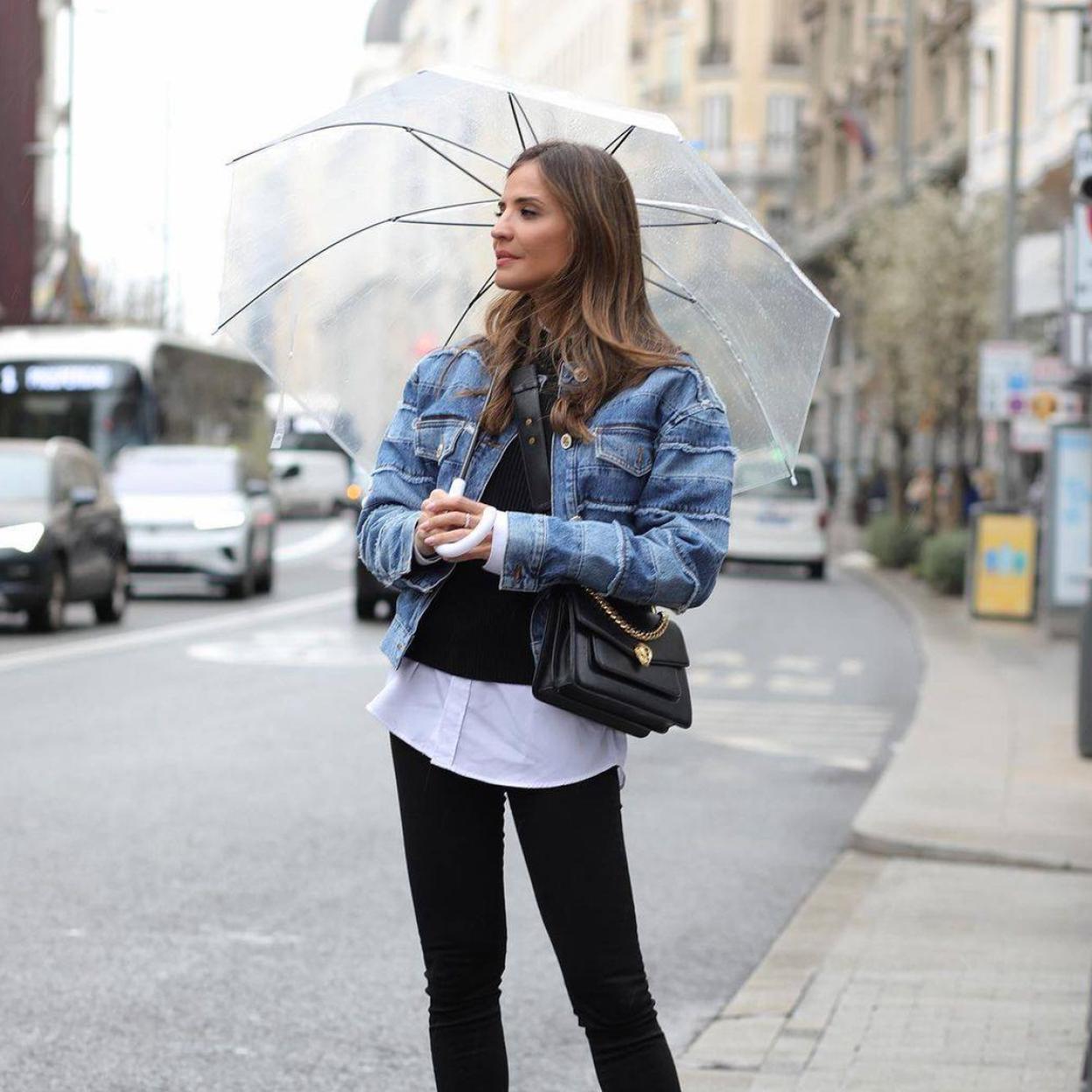 Pincha en la foto para ver bolsos súper bonitos con los que apostar por el rojo y triunfar en Instagram como una influencer