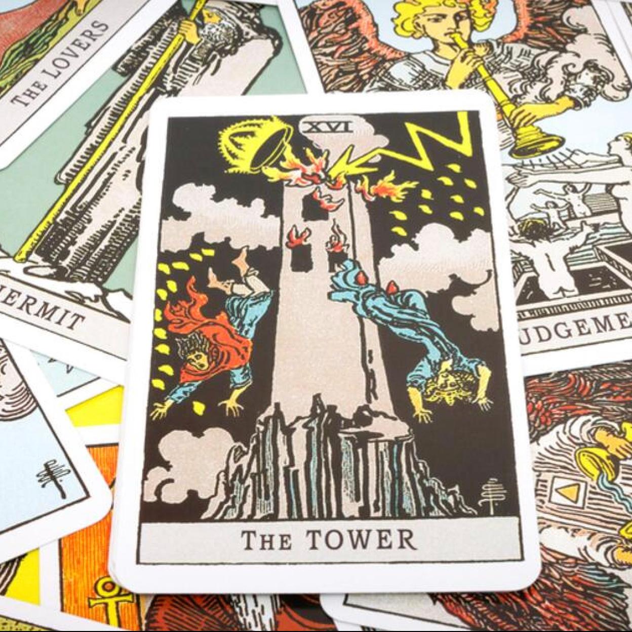 El arcano XVI del Tarot, al Torre, en versión Rider Waite.