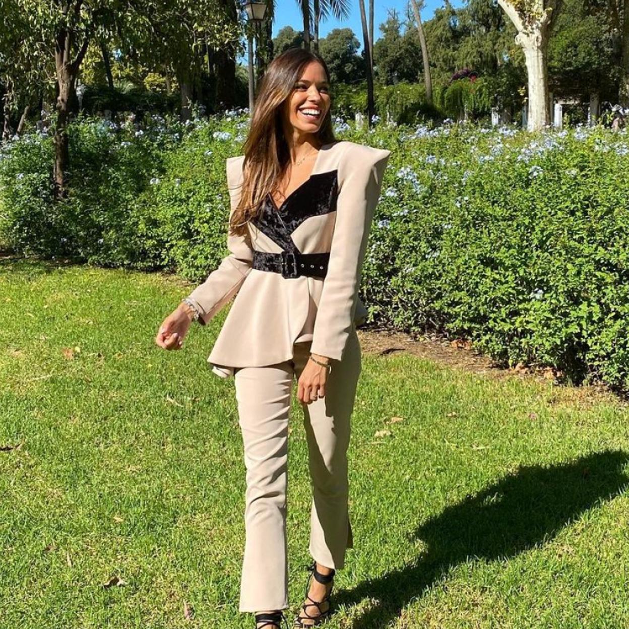 Pincha en la imagen para descubrir más trajes modernos y deslumbrar en bodas o en cualquier día de oficina.