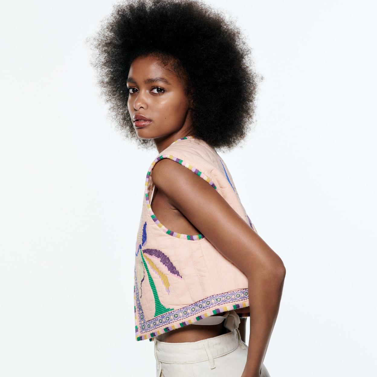 Pincha en la imagen para ver más prendas de la nueva colección de Zara.