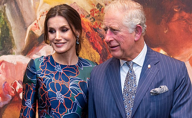 La reina Letizia y Carlos de Inglaterra, en la National Gallery de Londres en 2019. 