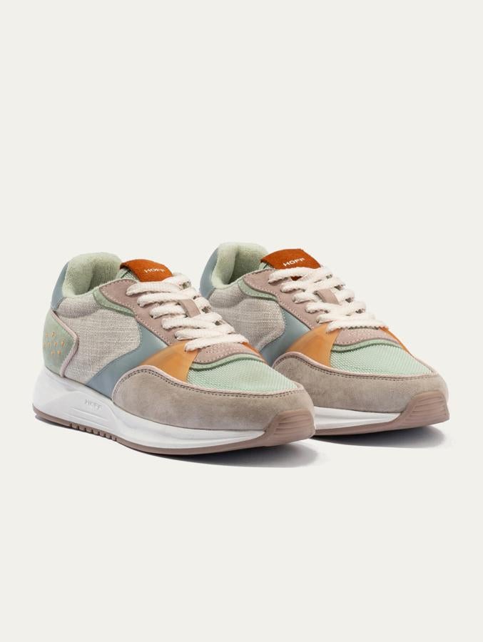 Las zapatilals Hoff son la revolución en zapatillas de las últimas temporadas. Arrasan etre las influencers y estamos seguras de que no dejas de verlas por las calles. El modelo Saint-Denis (99 euros) aúna diseño y comodidad con tonalidades pasteles perfectas para tus looks de primavera.