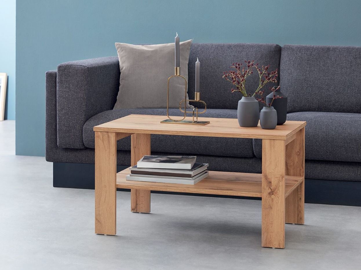 Ninguna de tus amigas creerá que esta elegante mesa auxiliar de madera de estilo rústico, con almacenaje para revistas o adornos, es de Lidl y cuesta 34.99 euros.