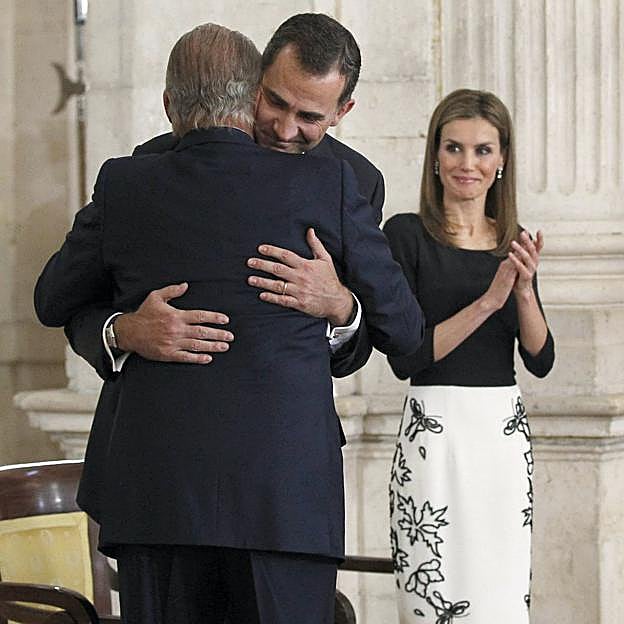 Así se rompió la Familia Real española tras el escándalo de Botsuana: por qué Felipe y Letizia apoyan a la reina Sofía y las infantas Elena y Cristina prefieren a su padre