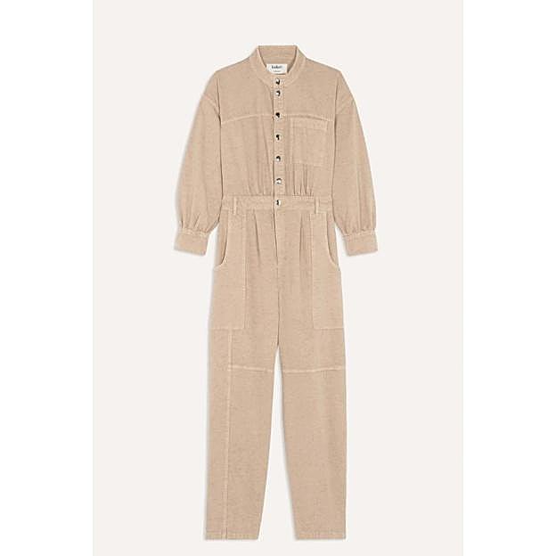 Imagen principal - Sabemos de dónde es el mono cargo de Tamara Falcó que confirma la tendencia más cómoda y rejuvenecedora de la primavera