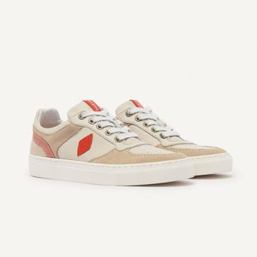 Imagen secundaria 1 - Sabemos de dónde es el mono cargo de Tamara Falcó que confirma la tendencia más cómoda y rejuvenecedora de la primavera