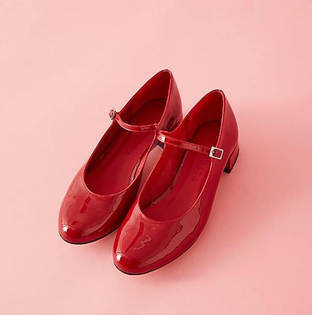 Imagen principal - Estas son las bailarinas que arrasan en Instagram: unas merceditas made in Spain que famosas e influencers han lucido con looks cómodos