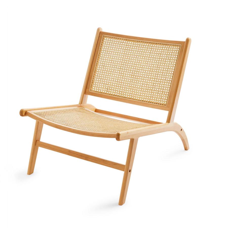 Combinada con una manta o un cojín de algodón o lino, esta silla elevará la decoración de tu salón dándole un toque bohemio y natural. Precio: 100 euros.