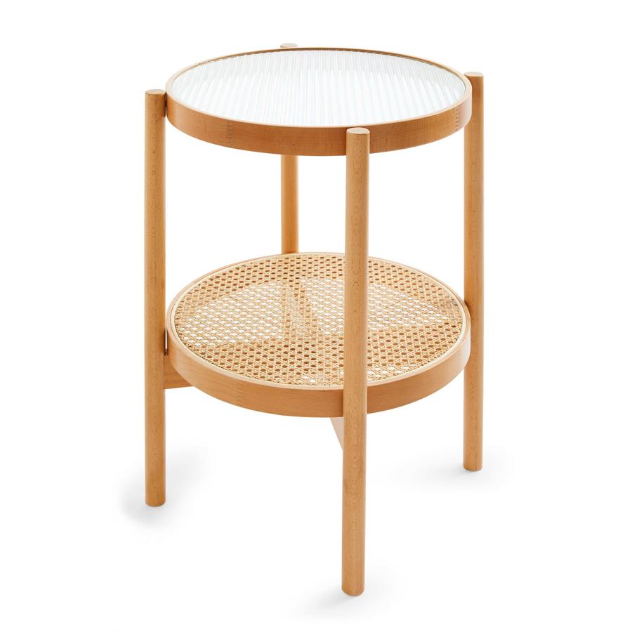 El mueble ideal para tu salón o tu rincón de lectura, en el que poder apoyar tanto tu libro como tu taza de café, para relajarte mientras lees. Precio: 50 euros.