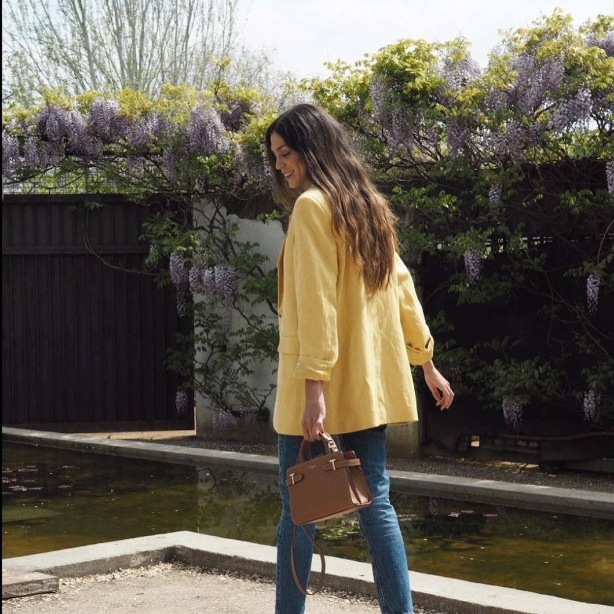 Pincha en la foto para descubrir las blazers y chaquetas que puedes comprar para completar tus looks de primavera.