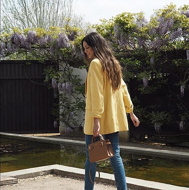 Flechazo con esta blazer de Zara en lino que combina bien con vaqueros o incluso con shorts en verano