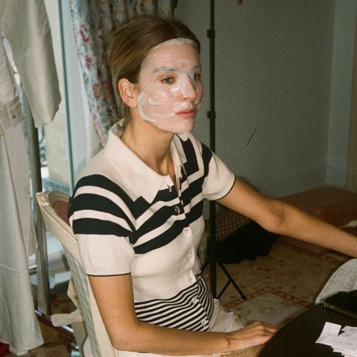 Pincha en la imagen para ver Parches para ojos y labios, el remedio antiedad extra para prevenir las arrugas finas que más envejecen el rostro