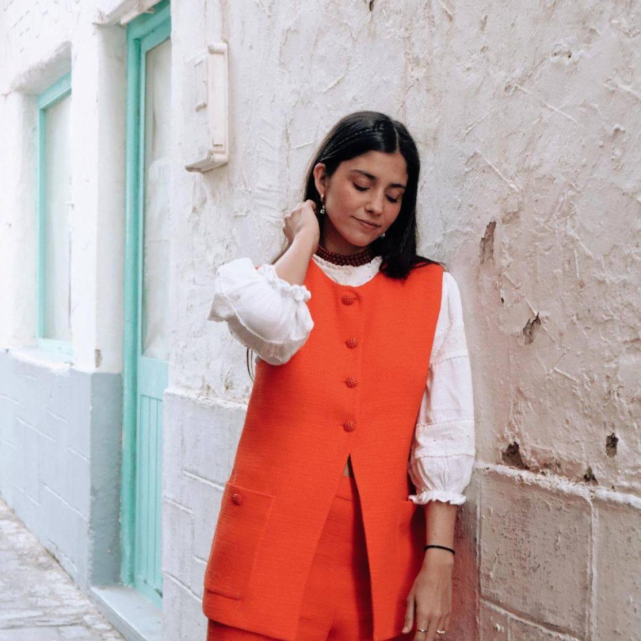 Pincha en la imagen para ver Vestidos, camisas y pantalones: aquí están las prendas naranjas con las que alegrarás tus estilismos