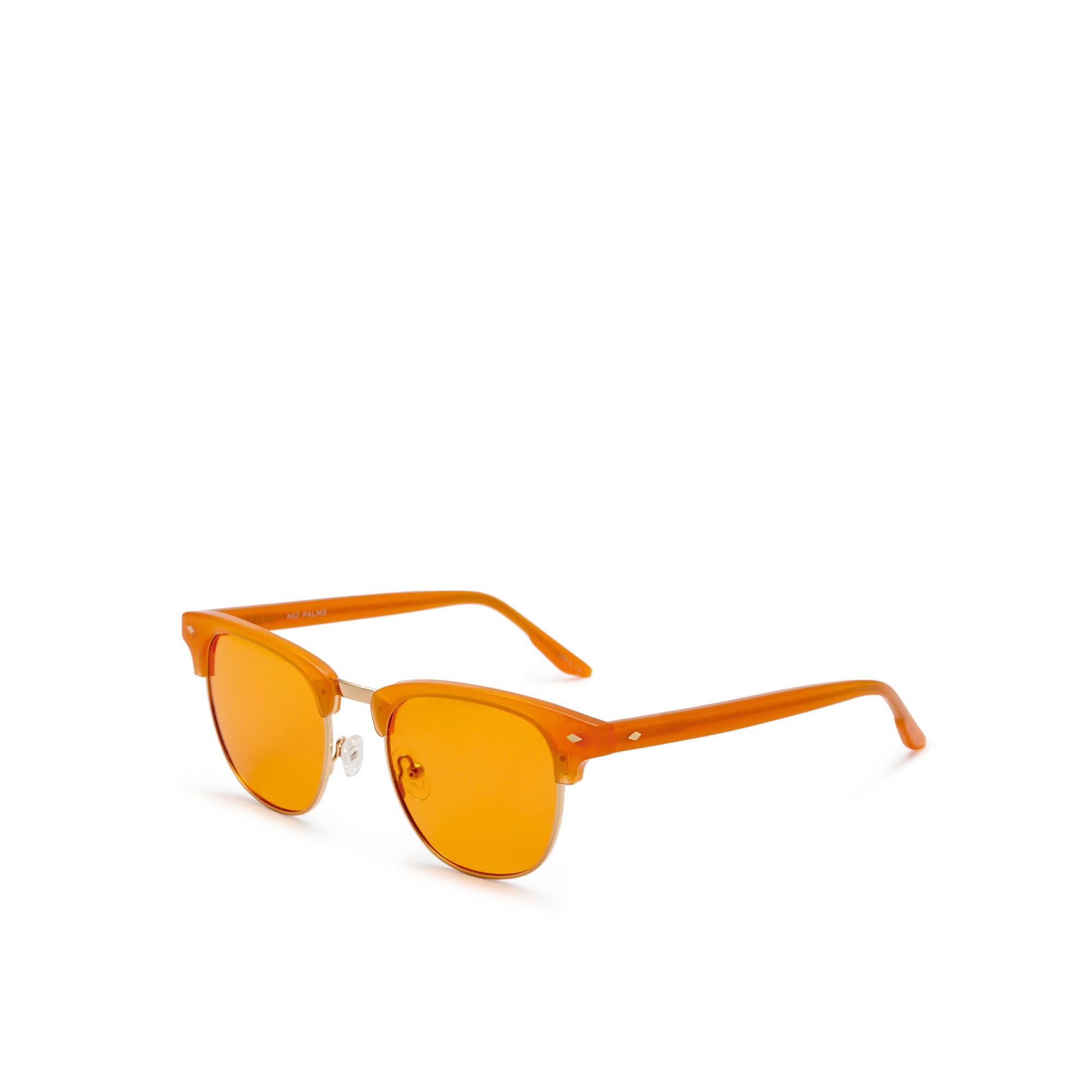 El naranja es el color de la temporada y si tu madre es más de tonos neutros, prueba a regalarle la tendencia en forma de gafas de sol. Este modelo es de la colección Colors de Mò de Multiópticas (c.p.v.).