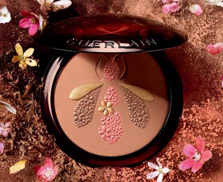 Terracotta Blooming Bee, los icónicos polvos de sol de Guerlain en una preciosa colección de verano. (50 euros).