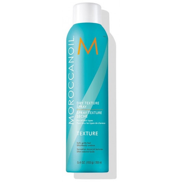 Spray seco enriquecido con aceite de argán para crear peinados fáciles, naturales o despeinados, con textura y fijación duradera. Utilizando el Spray Texturizante Seco de Moroccanoil finalizarás los looks de cabello suelto con volumen y textura. Su uso también posible para preparar el cabello y aportar más fijación a trenzas, moños y recogidos. La formulación de alto rendimiento a base de resinas y zeolita crea enlaces en el cabello proporcionando una fijación texturizada con acabado seco y arenoso. Precio: 22,95 en Primor.