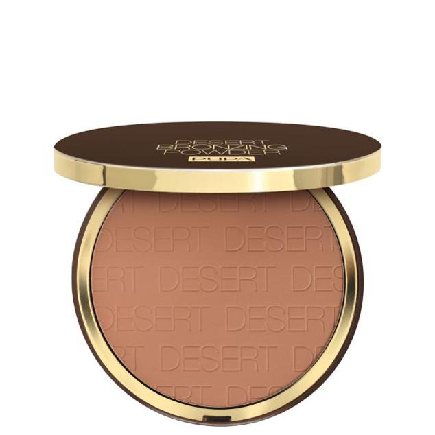 Sedoso y ligero, se funde perfectamente en el rostro sin crear efecto mascara.Recrea un efecto bronceado con un acabado mate o radiante. Precio: 21,99 euros en Douglas.