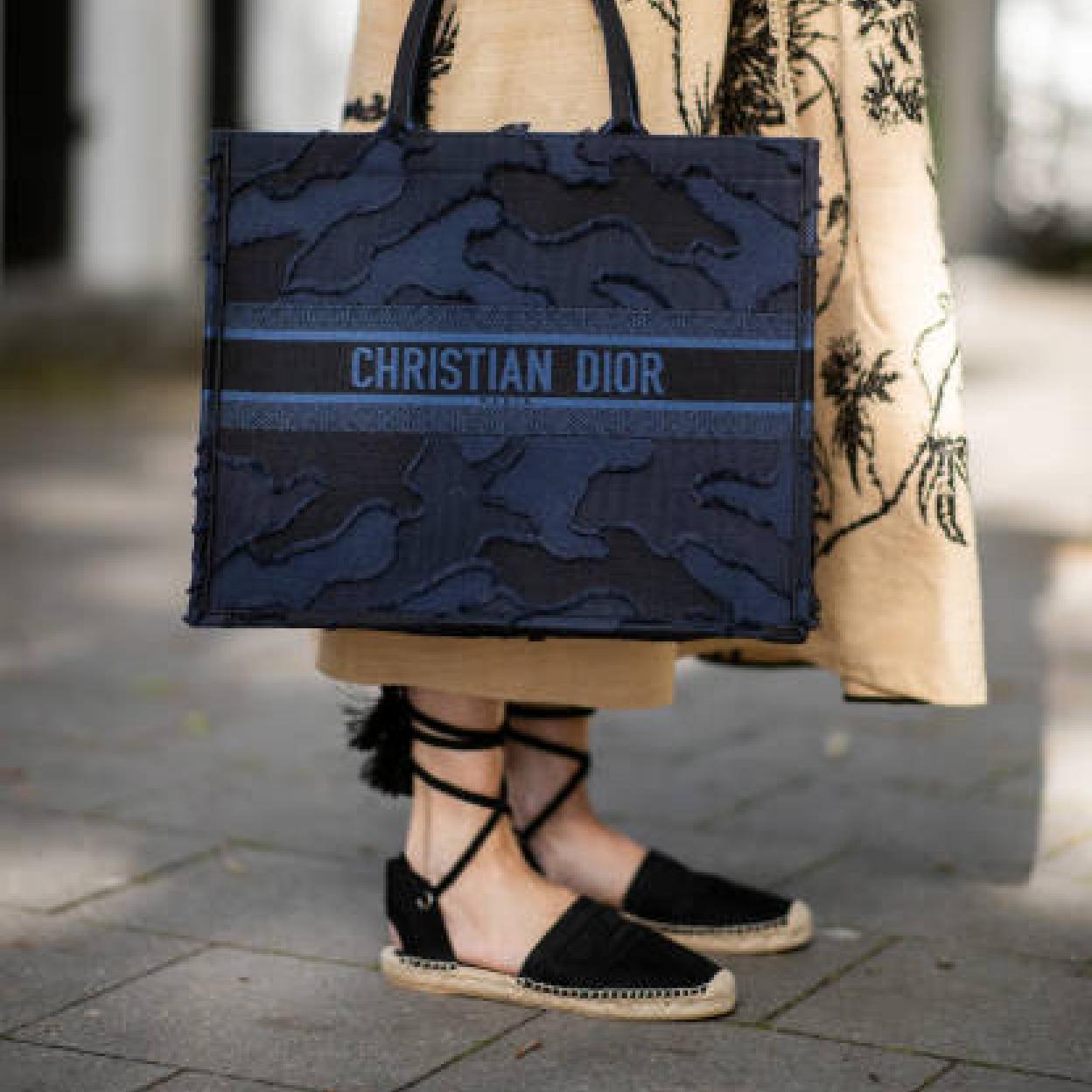 Las alpargatas de cuña baja de H&M en dos colores que más estilizan y favorecen sin perder la comodidad