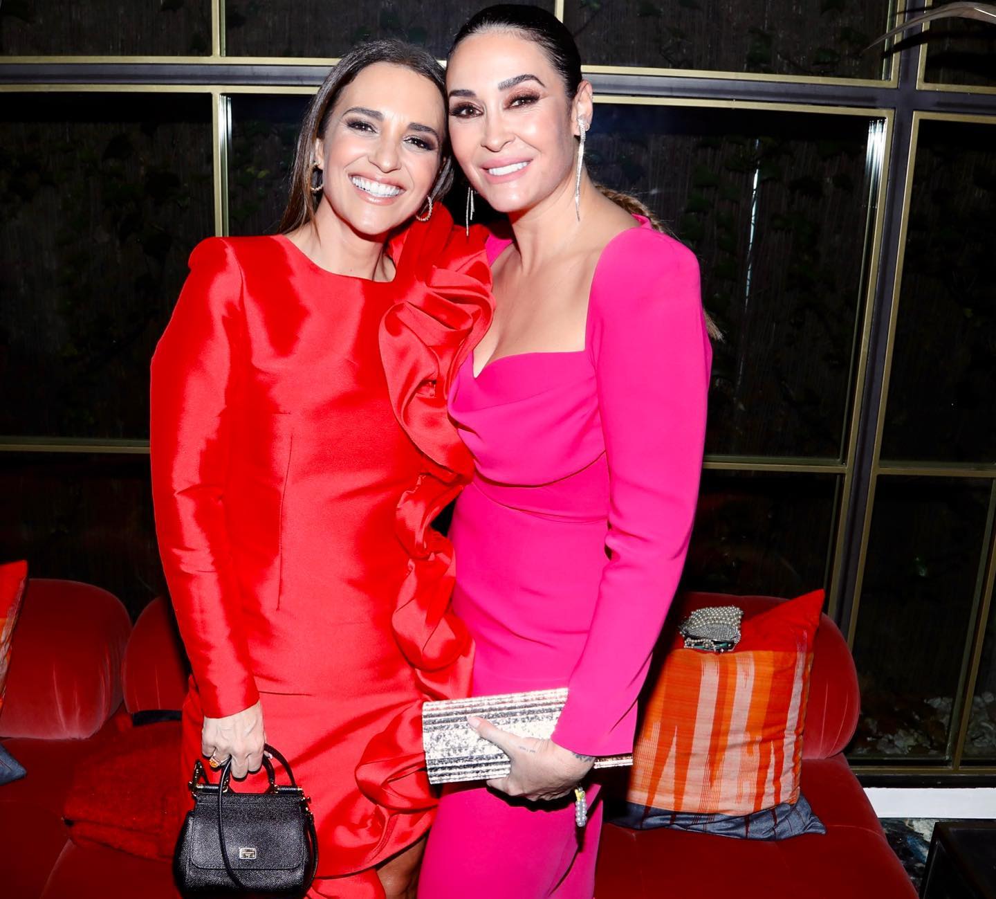 En su último cumpleaños aposto por un vestido de su propia firma en rosa, con escote corazón y hombreras (un detalle sublime). Con este look destacó por su sencillez, pero también por un look que estilizase al máximo su figura física. Incluso, se puede observar como el maquillaje básico acentúa sus facciones, algo que se repetirá en looks venideros. 