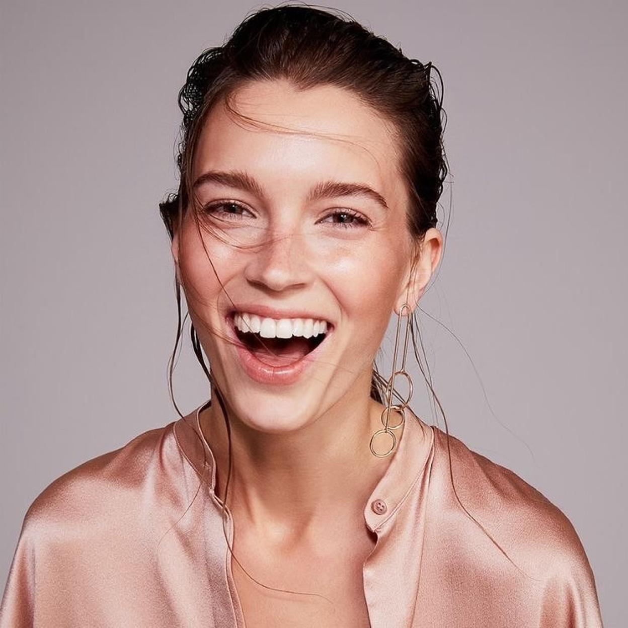 Pincha en la imagen para descubrir las mejores cremas antiedad que reafirman la piel.