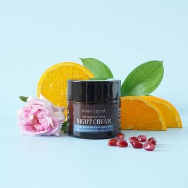 La Multi Reparadora Intensiva De Noche de Alma Secret contiene activos botánicos