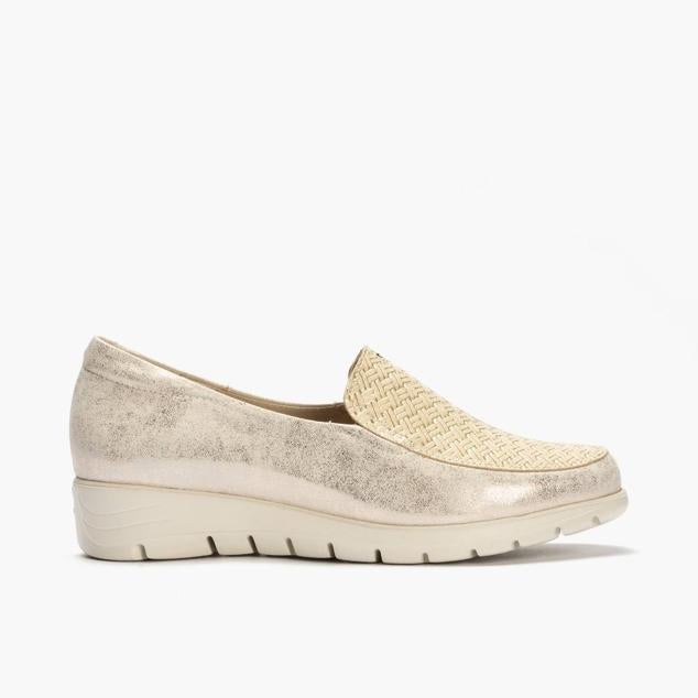 Estos de Calzados Pitillos están elaborados con piel con un acabado de fantasía