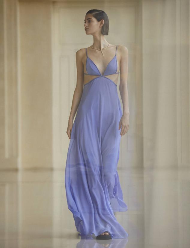 Vestido de Duyos, sandalias de Celine y collar de Bulgari.