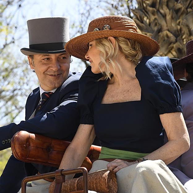 Imagen principal - Cómo consigue Eugenia Martínez de Irujo una melena con ondas y volumen en su cabello fino