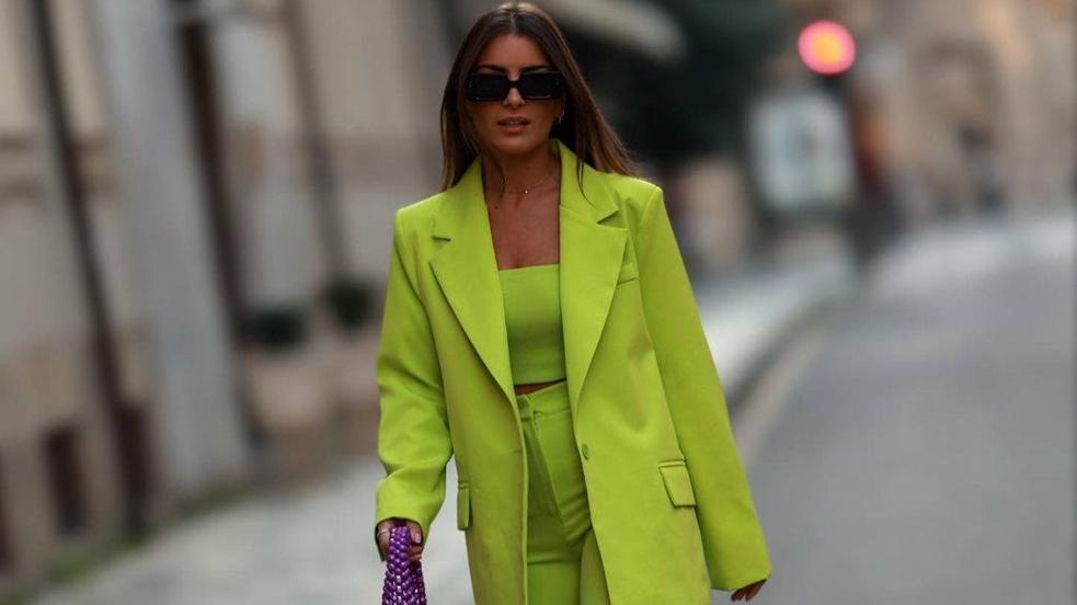 Camisas, vestidos, faldas, pantalones: el verde sigue siendo el color tendencia de la primavera y con estas prendas low cost lo vas a llevar en looks super favorecedores