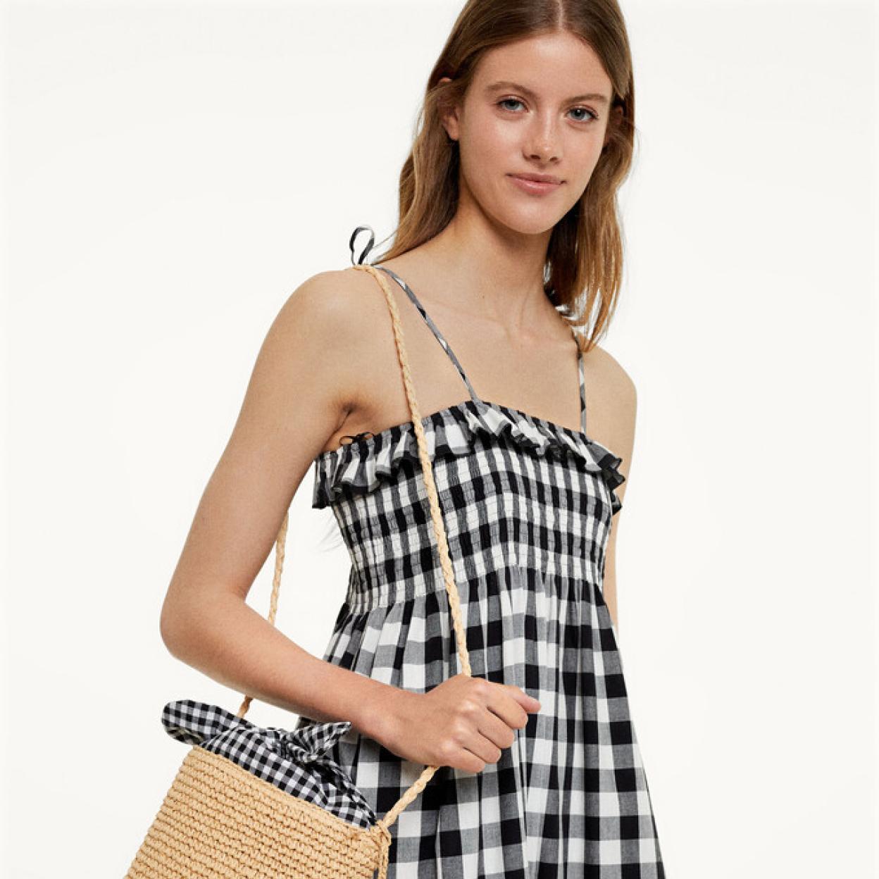 Pincha en la imagen para descubrir más vestidos bonitos que llevar en primavera.