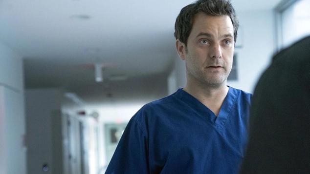 Joshua Jackson se pone en la piel del ex neurocirujano Christopher Duntsch, trágicamente célebre por ser condenado a cadena perpetua por mutilar a uno de sus pacientes y acusado por lesionar a 33 de sus 38 pacientes por la Junta Médica de Texas. Esta condena fue posible gracias a la perseverancia de dos médicos, a los que interpretan Christina Slater y Alec Baldwin, que quedaron horrorizados por sus procedimientos médicos. Ocho episodios poco recomendables para aprensivos, pero tremendamente interesantes a pesar de la regulera transformación física de su protagonista. 