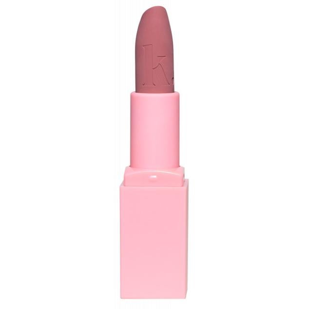 La nueva gama Mattex, de la firma española, proporciona volumen a los labios de manera intensa y con un acabado empolvado. Son de larga duración y su fórmula es cruelty free y vegana. Además, tienen un dulce aroma a melón que enamora con su aplicación. (12,95 euros)