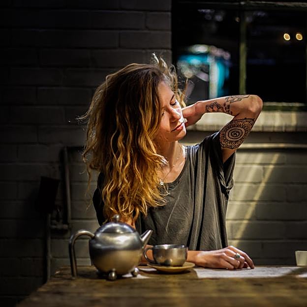 Cinco bebidas que te ayudan a acelerar el metabolismo y a conseguir un vientre plano: del café al té de jengibre