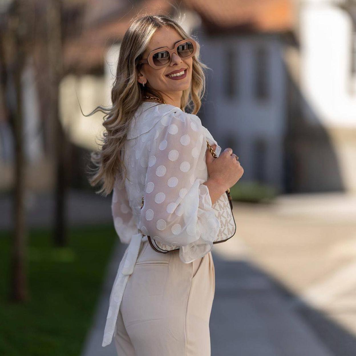 Pincha en la imagen para ver Massimo Dutti apuesta por el blanco para una colección primavera-verano que va a elevar todos nuestros looks de temporada con mucho estilo