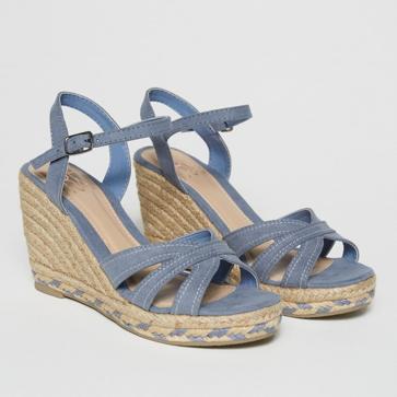 Imagen secundaria 1 - Las sandalias con cuña de la nueva colección de Sfera.