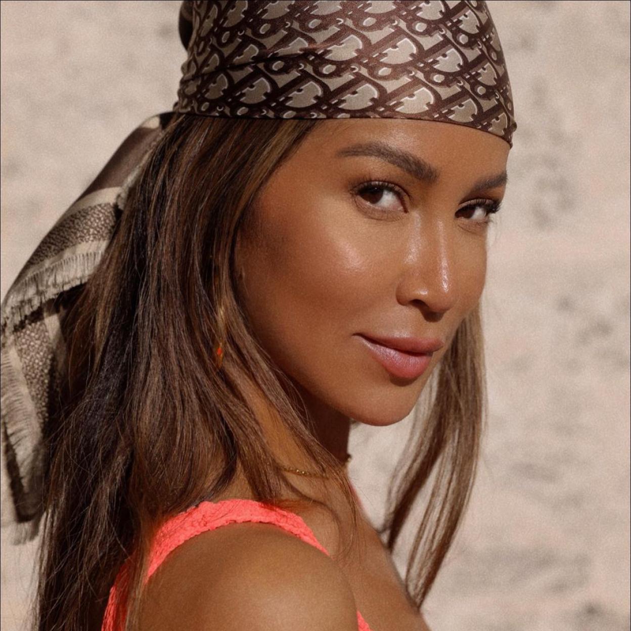 La exposición solar tiene muchos efectos negativos en la piel.