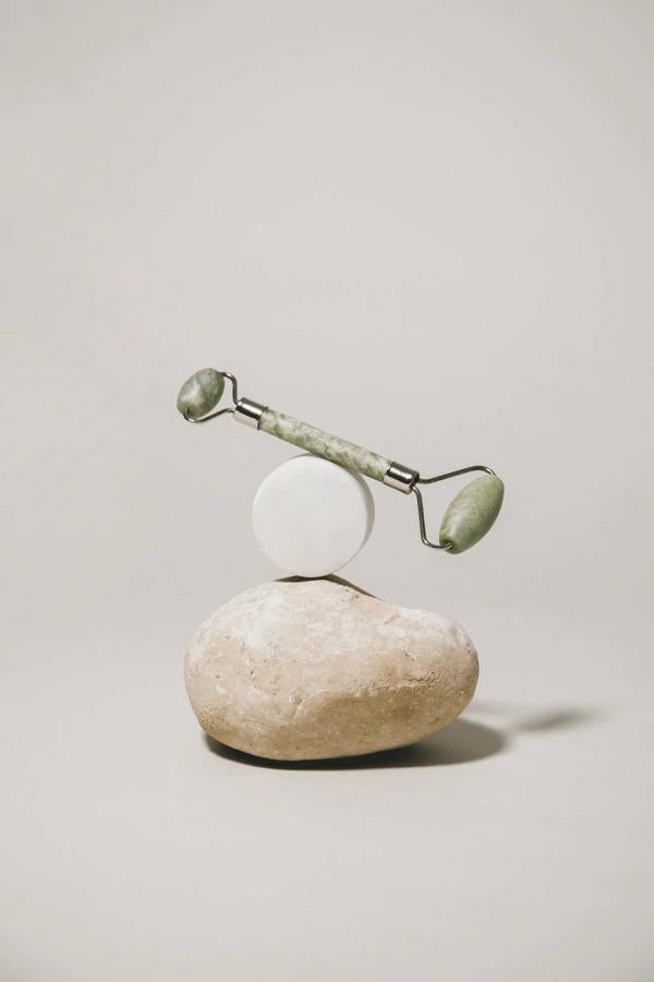 El roller facial de Unique ayuda a estimular los músculos del rostro