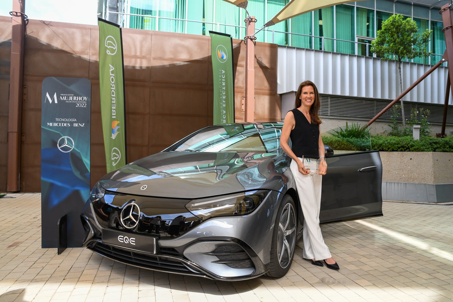 Ines Müller, gerente de Marketing, Comunicación y Publicidad de Mercedes Benz, ha recogido el Premio Motor Mujerhoy 2022 en la categoría de Tecnología, que ha sido para Mercedes-Benz por su Drive Pilot.