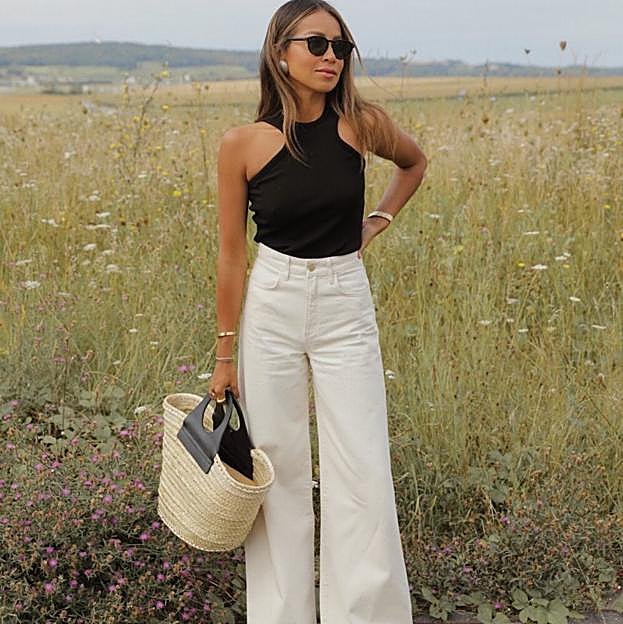 Imagen principal - Los vaqueros blancos son el comodín perfecto para los días más calurosos del año. Este diseño de Zara tiene todo lo que necesitas para lucir tipazo. Jeans super wide leg de Zara (35,99 euros) 