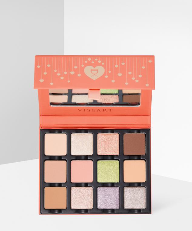 Si eres amante de las paletas de sombra, Viseart se convertirá en un imprescindible para ti gracias a su alta pigmentación y tonos increíbles. Paris Love Letter combina tonos verdes con naranjas y nudes que tienden al pastel y que permiten crear un look en tonos naturales. (45 euros).