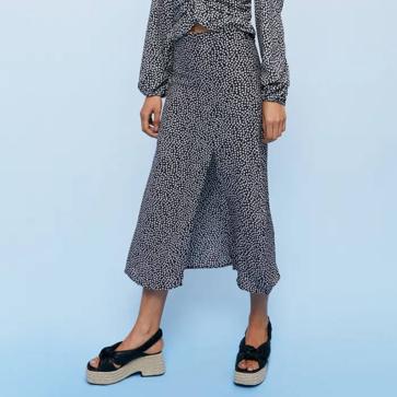 Imagen secundaria 1 - La falda animal print en marrón oscuro, negra con estampado floral y estampado minifloral en naranja