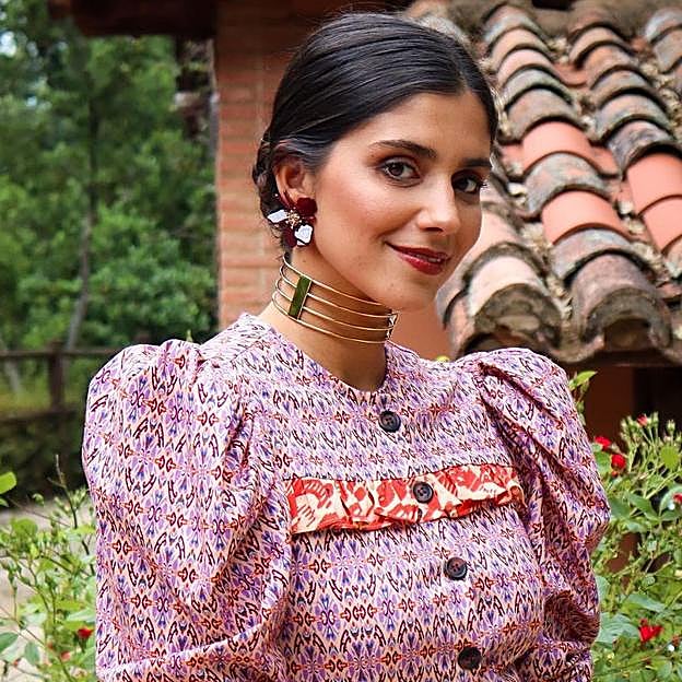 Imagen principal - María García de Jaime, Erea Louro y Paula Cremades han coincidido con el mismo collar.