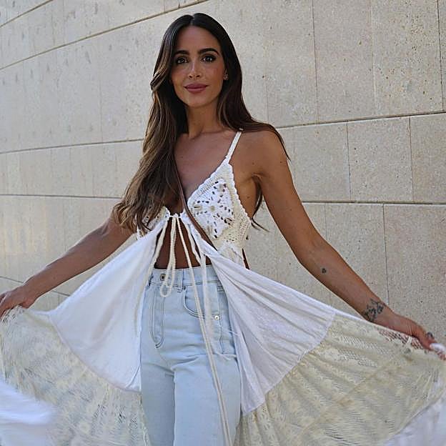 Este vestido con crochet y abalorios es ideal para el verano: de la playa a una fiesta con un look fresquito y low cost