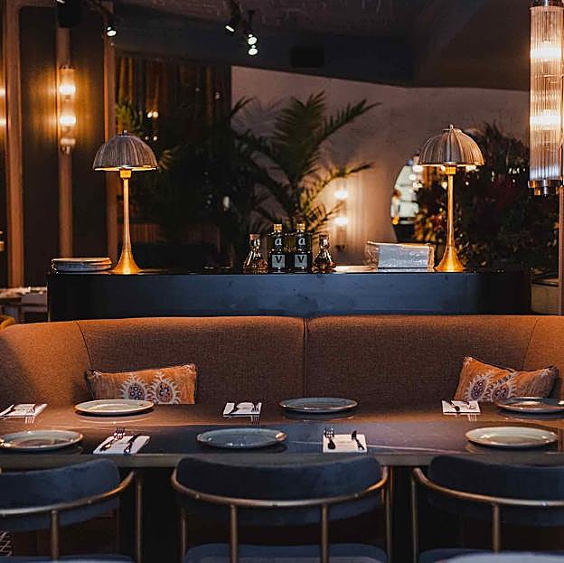 Imagen principal - El local de Gran Vía, los tortellone y los gnocchis tartufato de Ôven Mozzarella. 