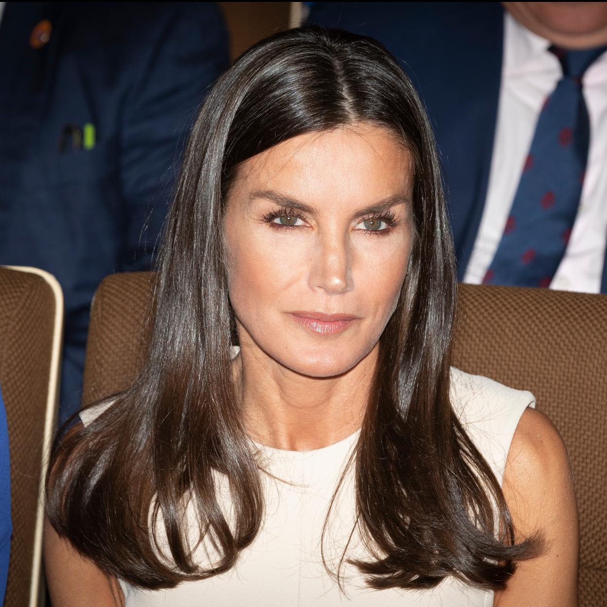 La reina Letizia ha sorprendido con unas pestañas XL que consiguen una mirada despierta.