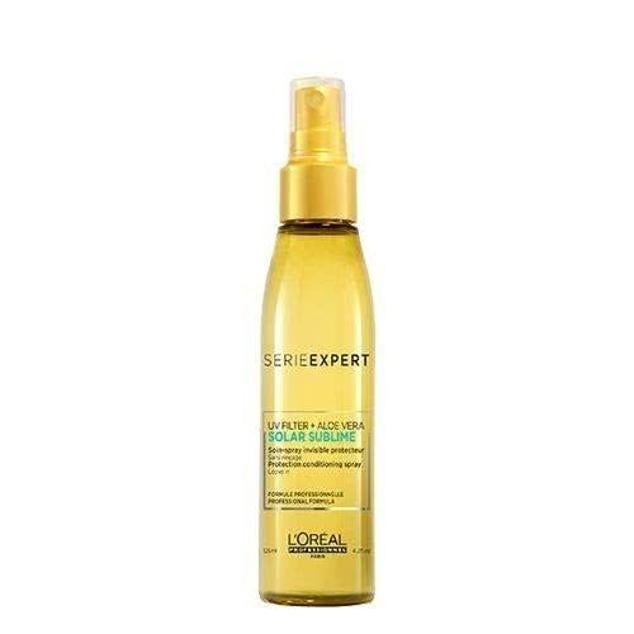 Este spray invisible con textura no grasa crea una ligera película que recubre la fibra capilar para nutrirla y protegerla del daño solar. Contiene aloe vera que purifica, limpia, hidrata y aporta brillo al cabello.