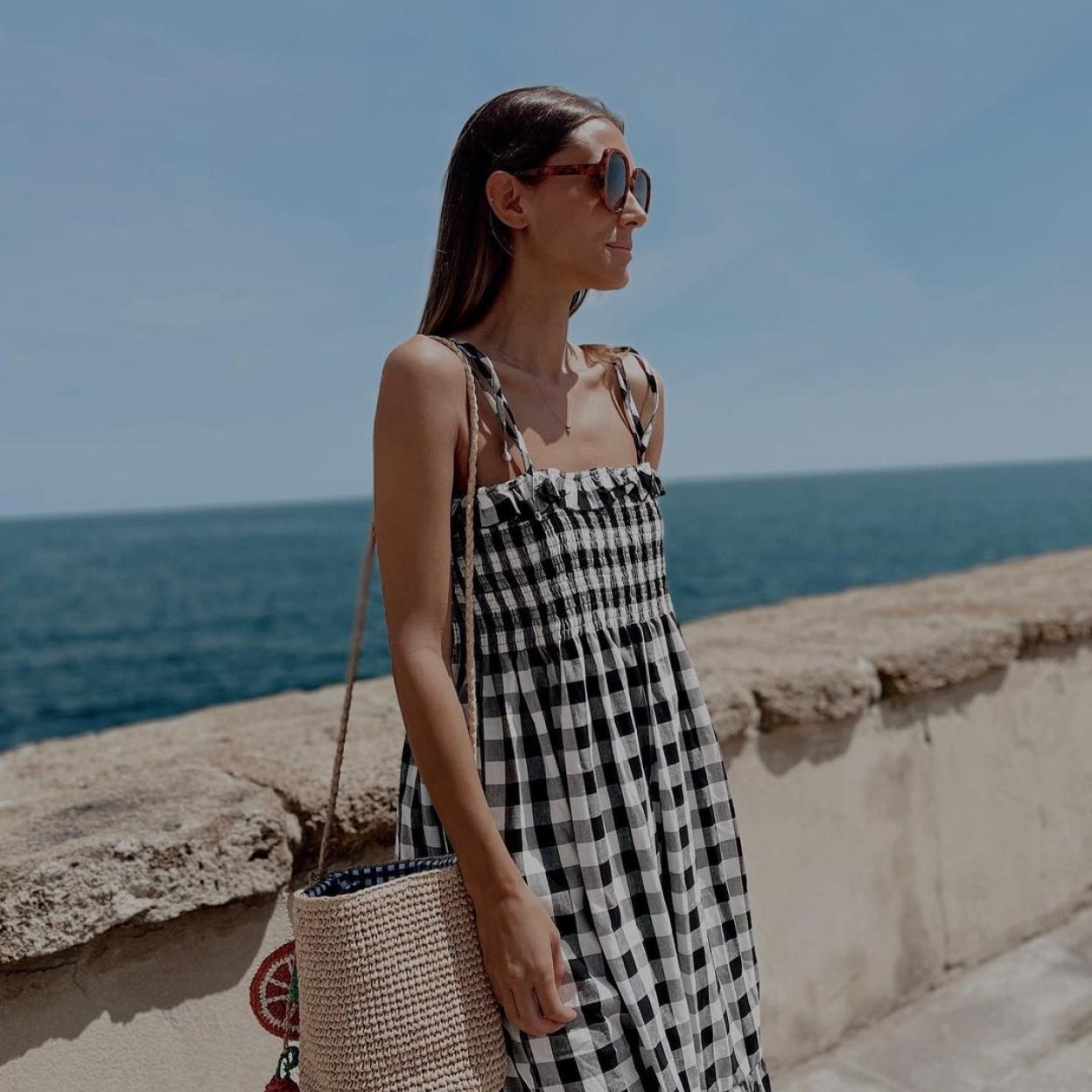 Pincha en la imagen para descubrir los mejores vestidos por menos de 15 euros que no te vas a quitar en todo el verano.