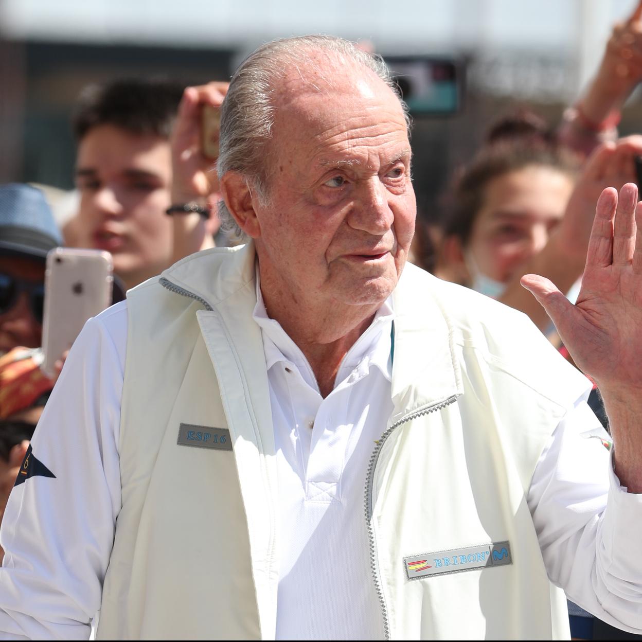 Las claves de la vuelta del rey Juan Carlos I a Sanxenxo (y a España):  recuerdos de su infancia, pasión por la navegación y la infanta Elena como  único apoyo | Mujerhoy