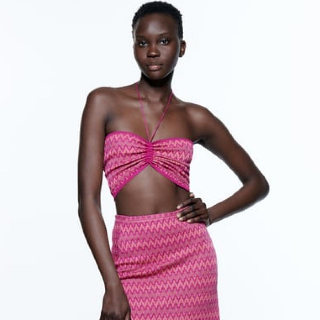 Si quieres arrasar esta temporada, pincha en la imagen para ver las faldas midi que más estilizan. 